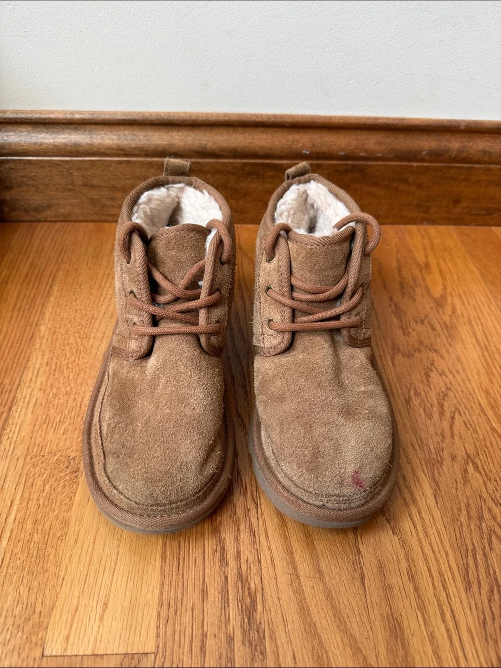 UGG Kids Boots Chukka Neumel Chestnut Brown Suede Kids Size 2